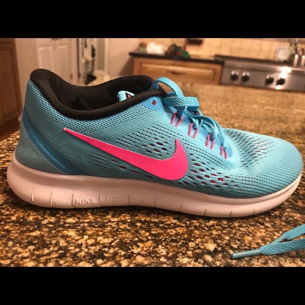 Nike sneakers size 6.5